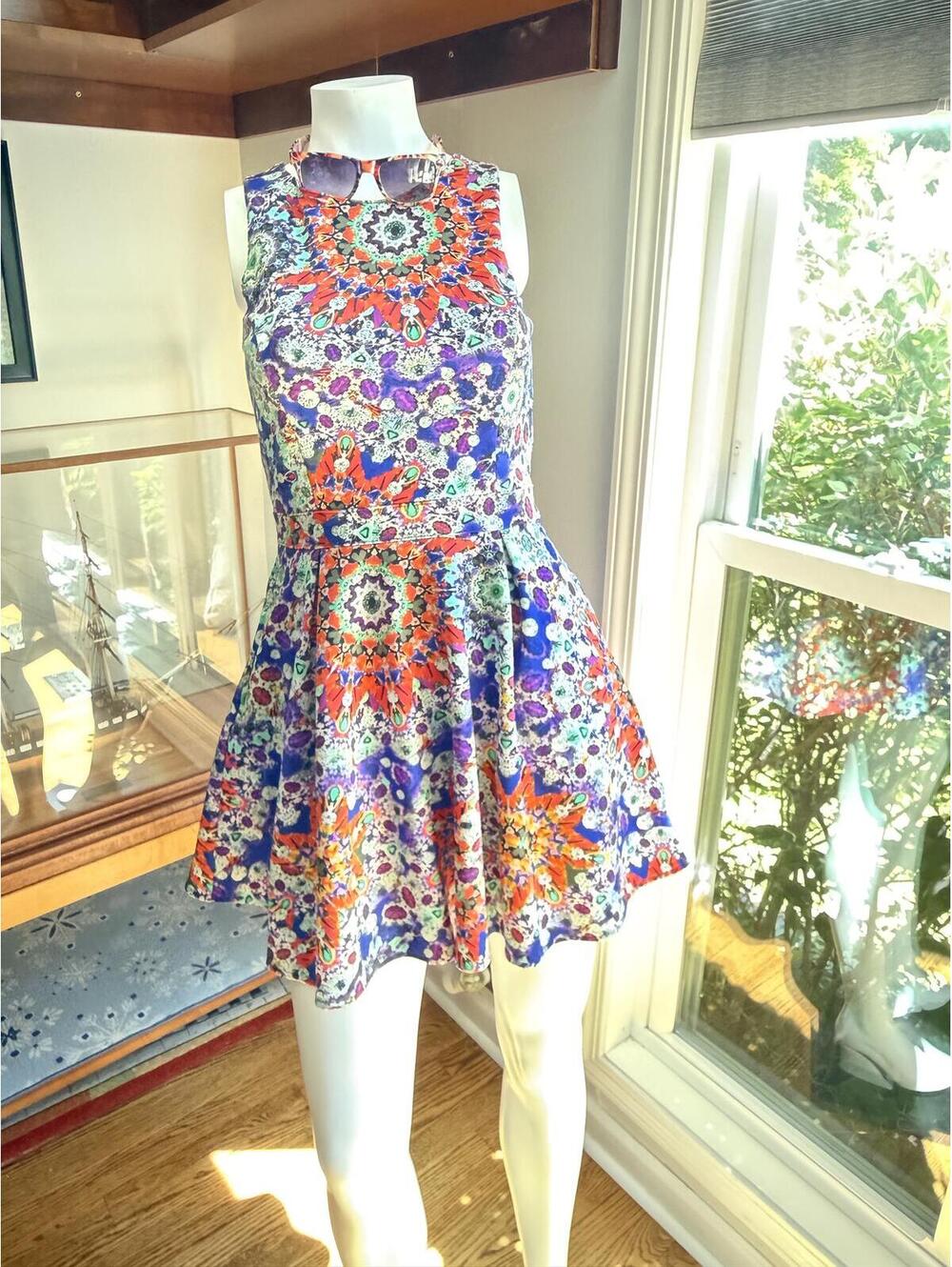 L'Amour Nanette Lepore Kaleidoscope Fit & Flare Dress M with Sunglasses